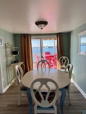 Dining - Charming Bayfront Cottage! Spectacular Sunsets! PET FRIENDLY !! (Selbyville)