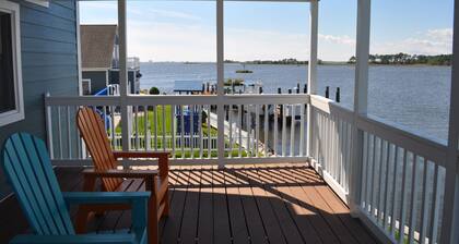 Charming Bayfront Cottage! Spectacular Sunsets! PET FRIENDLY !!