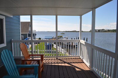 Charming Bayfront Cottage! Spectacular Sunsets! PET FRIENDLY !!