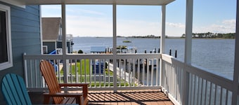 Charming Bayfront Cottage! Spectacular Sunsets! PET FRIENDLY !! NO CLEANING FEE