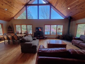 TV, DVD player, stereo - Hamley-Lakefront Retreat is Located on 145 Peaceful Acres (Rogers)