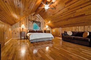 4 bedrooms, bed sheets - Hamley-Lakefront Retreat is Located on 145 Peaceful Acres (Rogers)