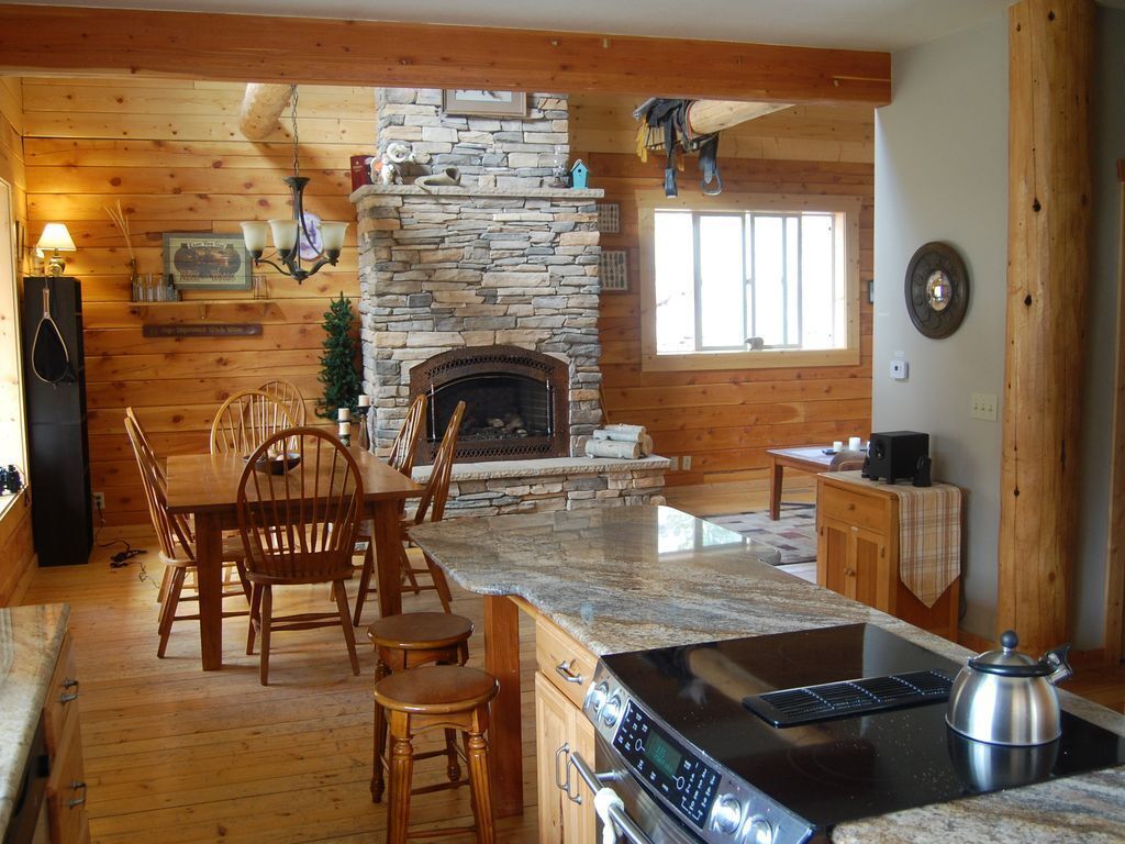 Bighorn Lodge Log Cabin at Jo Love Ranch adjacent to Sharon's Meadow!