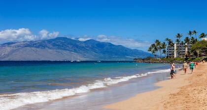 Top Floor Maui Banyan Remodeled Studio With King Bed Steps to Beach/Shops