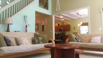 Smart TV, caminetto, videogiochi, lettore DVD