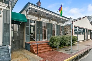 Exterior detail - Walk to all the French Quarter attractions. Excellent location for a group. (New Orleans)