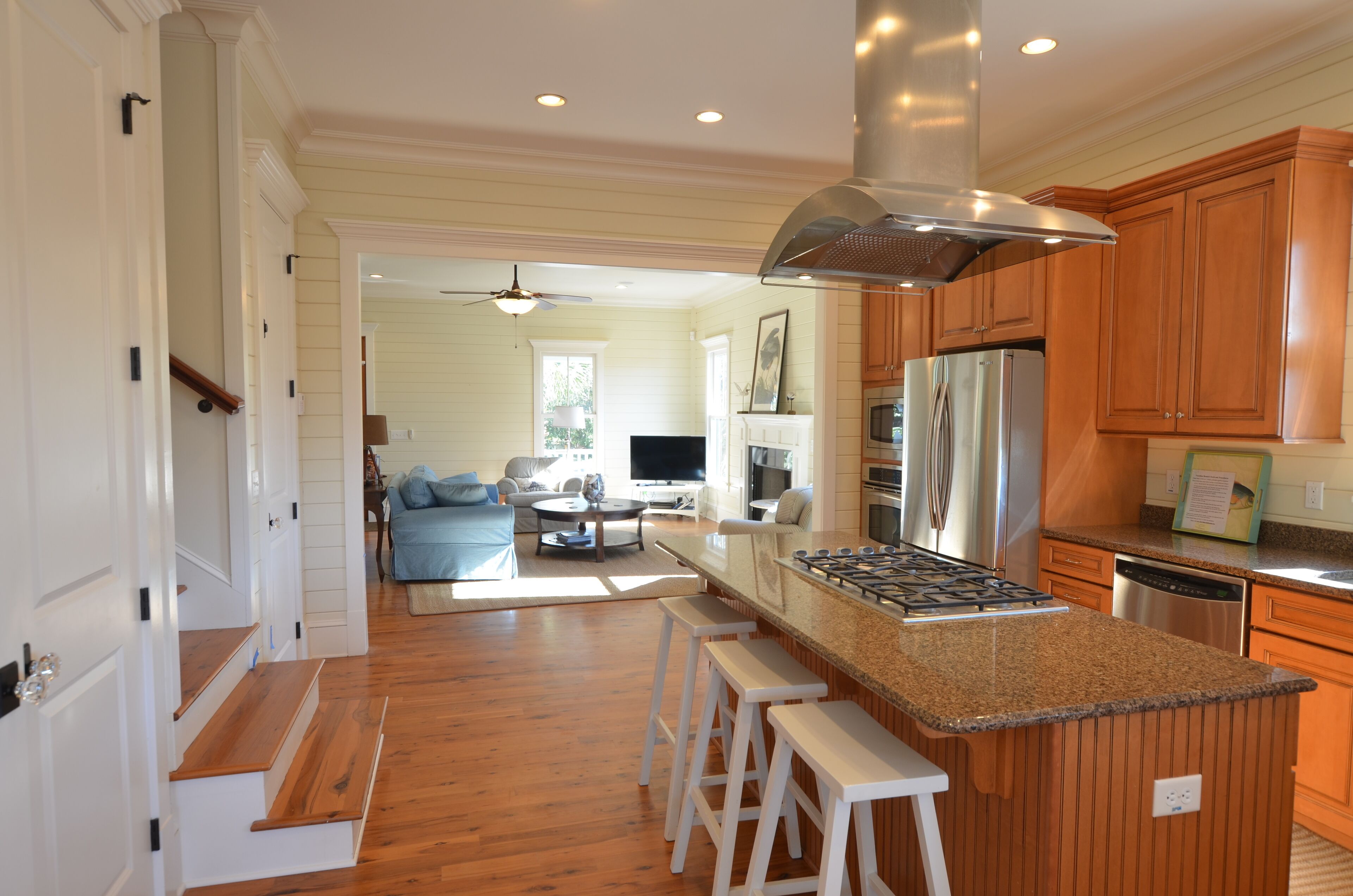 Lovely 4BR Waterfront Home in Historic District