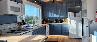 Beautiful Historic 5 Star Home On The River's Edge In Seaside. Walk to Downtown.