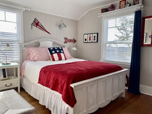 4 bedrooms, desk, iron/ironing board, travel cot