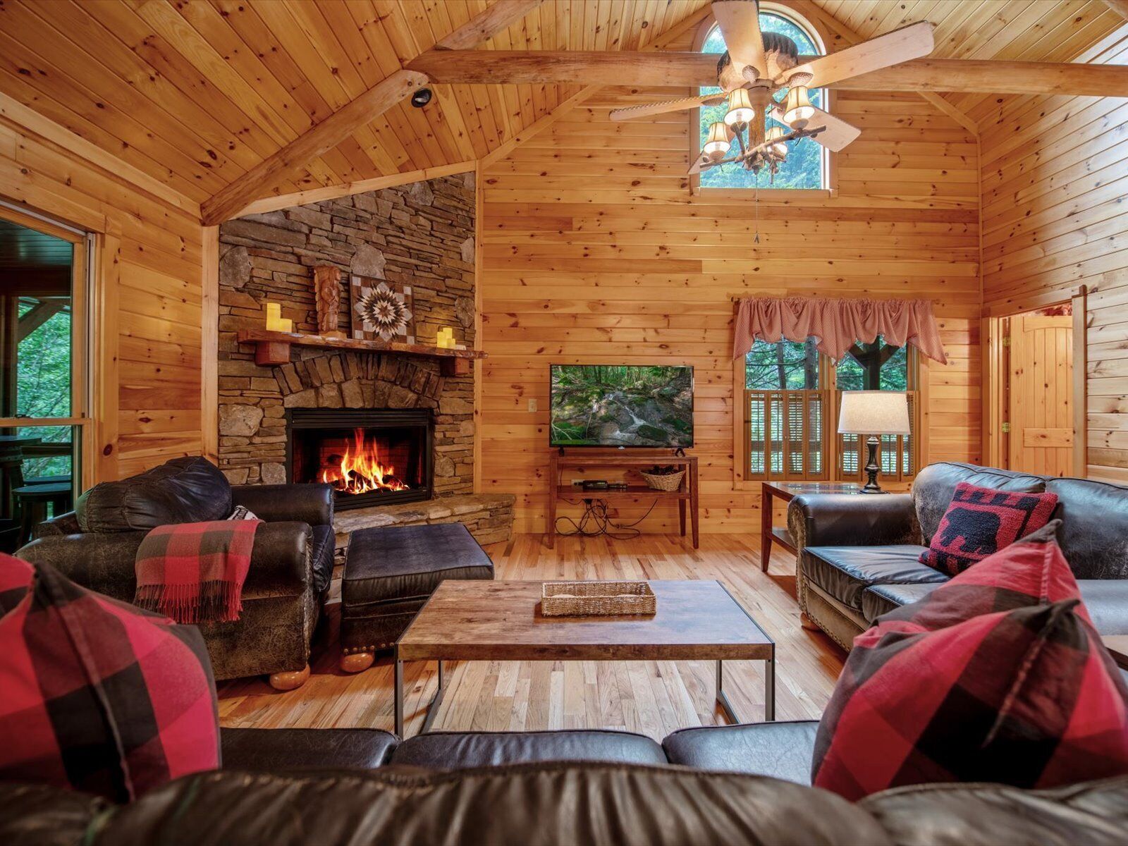 Babbling Brook - 10 Minutes from Downtown Blue Ridge