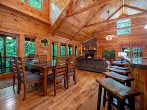 Interior - Babbling Brook - 10 Minutes from Downtown Blue Ridge (Blue Ridge)