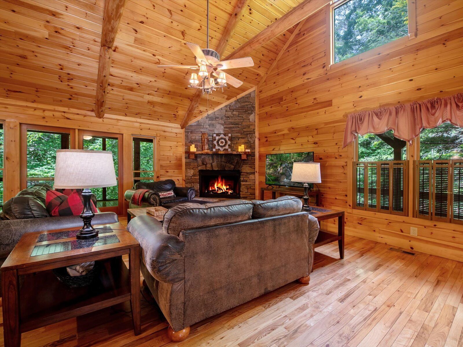 Babbling Brook - 10 Minutes from Downtown Blue Ridge