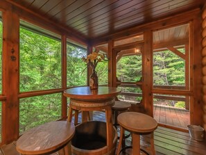 Dining - Babbling Brook - 10 Minutes from Downtown Blue Ridge (Blue Ridge)