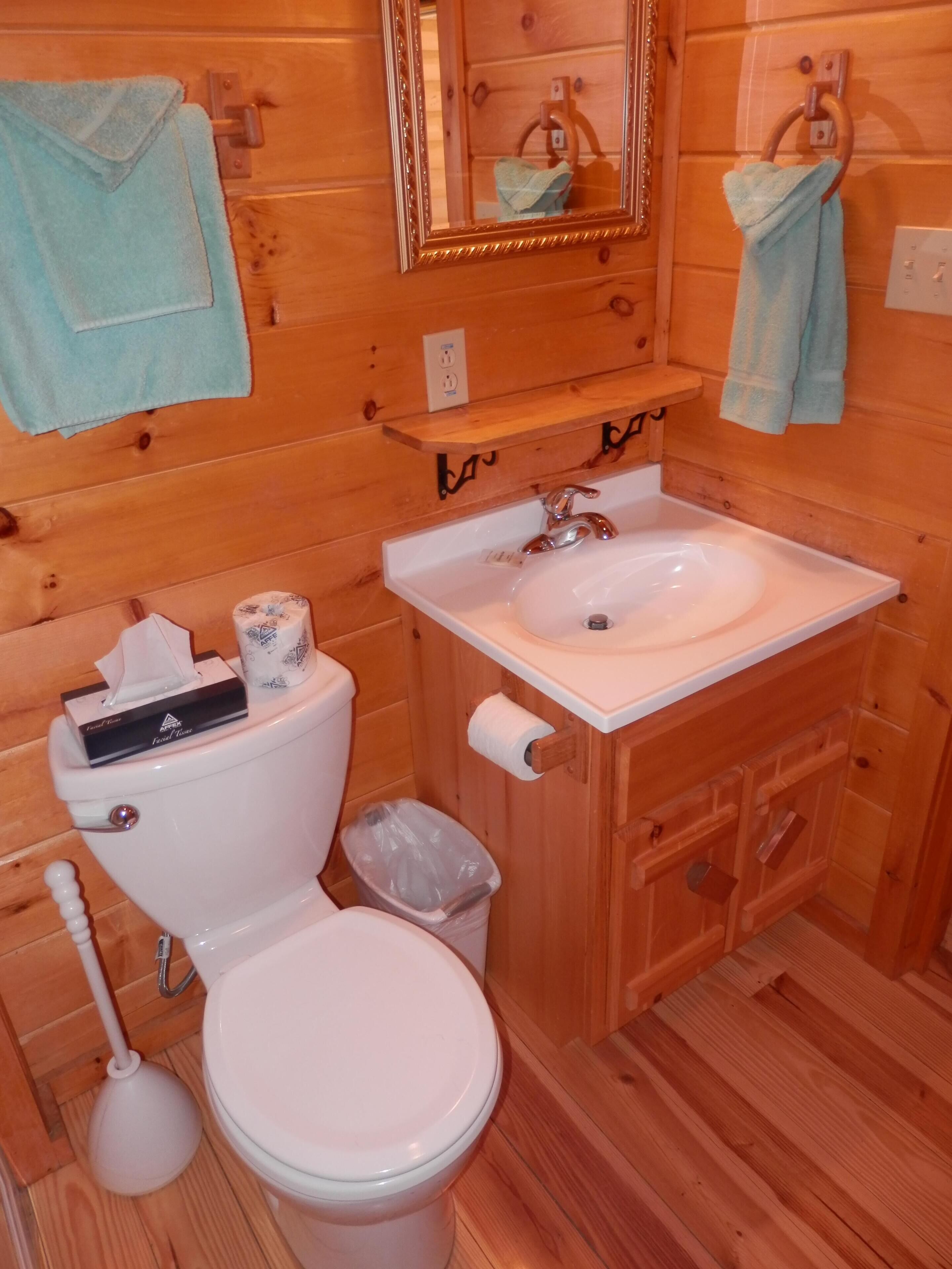 American Pines Cabin, 5 Miles from Mt. Rushmore!