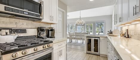 Réfrigérateur, micro-ondes, four, lave-vaisselle