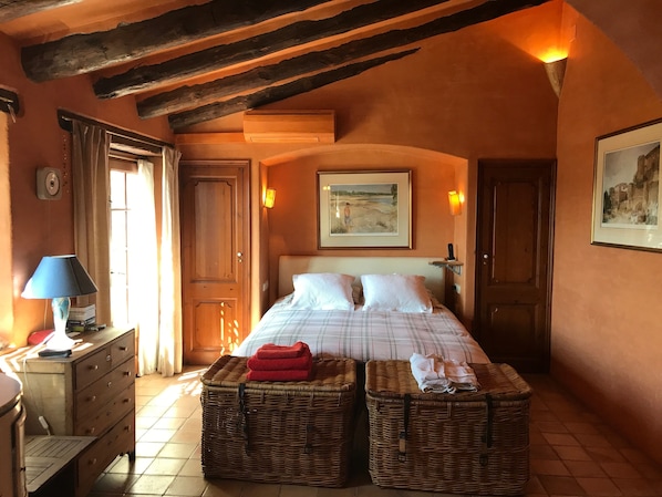 4 chambres, fer et planche à repasser, Wi-Fi, literie fournie