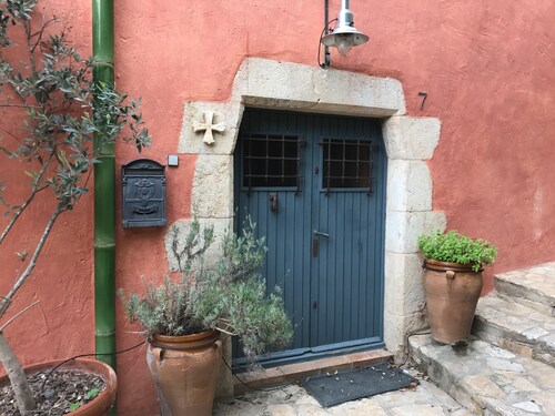 Beautiful Old Country House In Picturesque Catalan Village (HUTG-028665