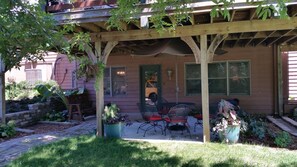 Private Yard, feel the breeze