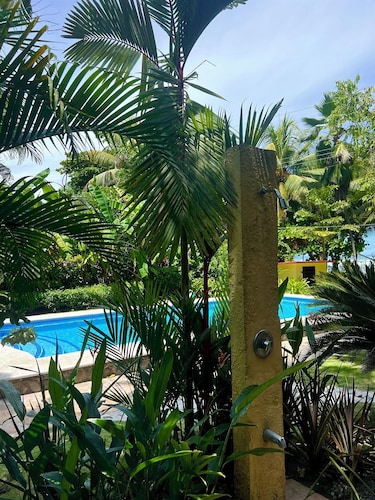 Costa Rican life! Beautiful Oceanfront with Pool!