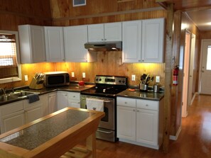 Fridge, microwave, oven, stovetop - HONEYHOLE 3BR.  Beautiful, spacious, and best of all...NO BUNK BEDS! (Venice)