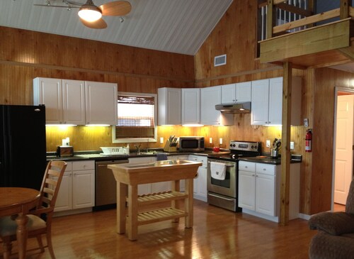 HONEYHOLE 3BR.  Kaunis, tilava ja mikä parasta ... EI BUNKIVUOLET!