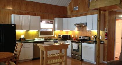 HONEYHOLE 3BR. Kaunis, tilava ja mikä parasta ... EI BUNKIVUOLET!