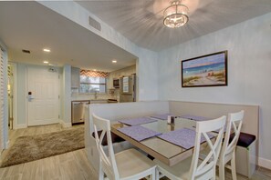 Dining - Toes in the Water in Seconds! No Roads to Cross. Gulf Front Building! (St. Pete Beach)
