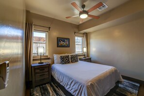 3 bedrooms, desk, iron/ironing board, free WiFi