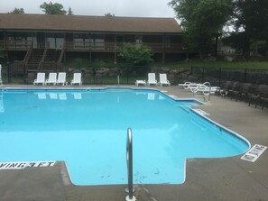 Pool - Gated Community!  Outdoor pools,lake,boats mini golf, cafe and more! (Tobyhanna)
