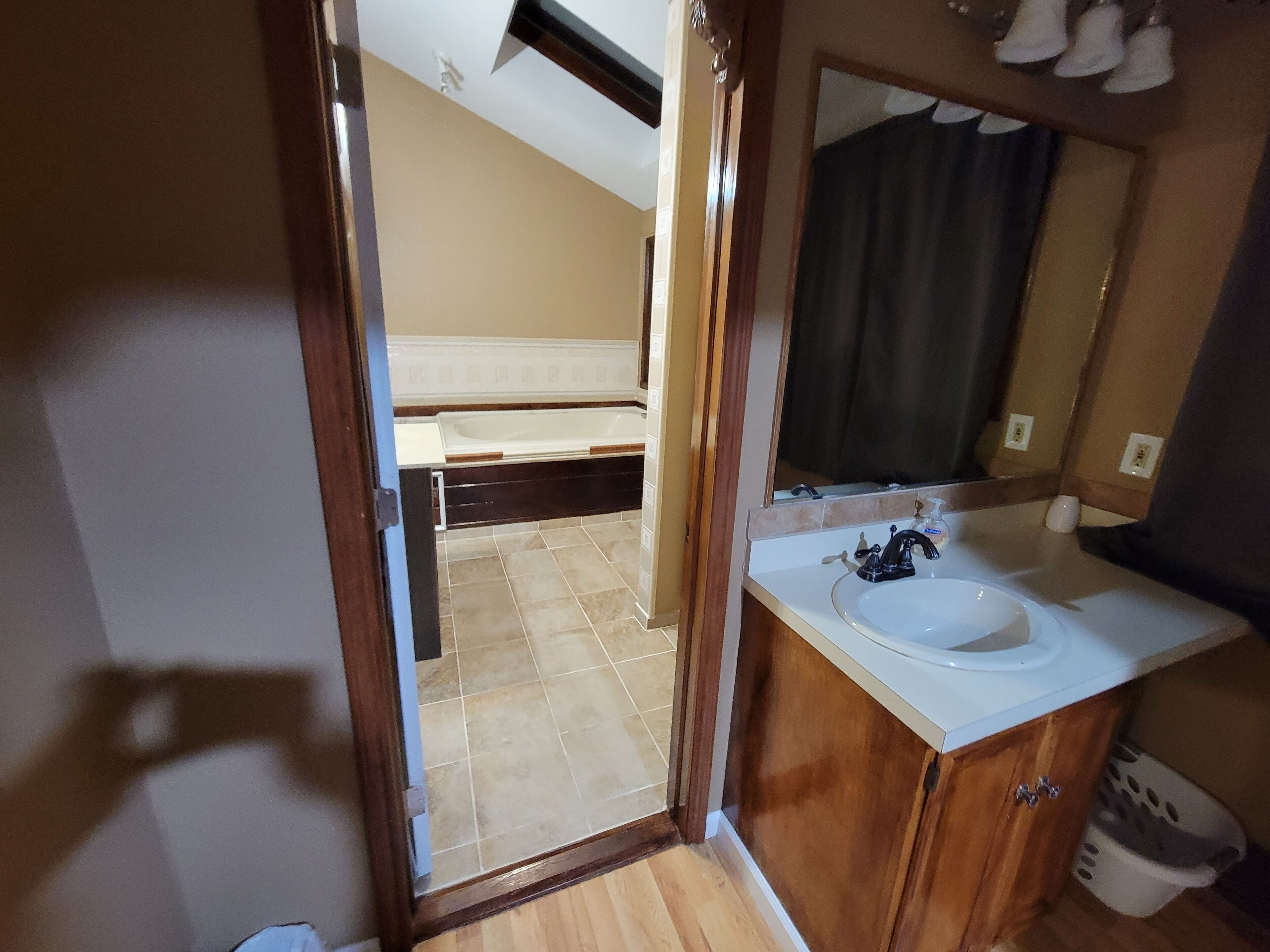 Gated Community!  Outdoor pools,lake,boats mini golf, cafe and more!