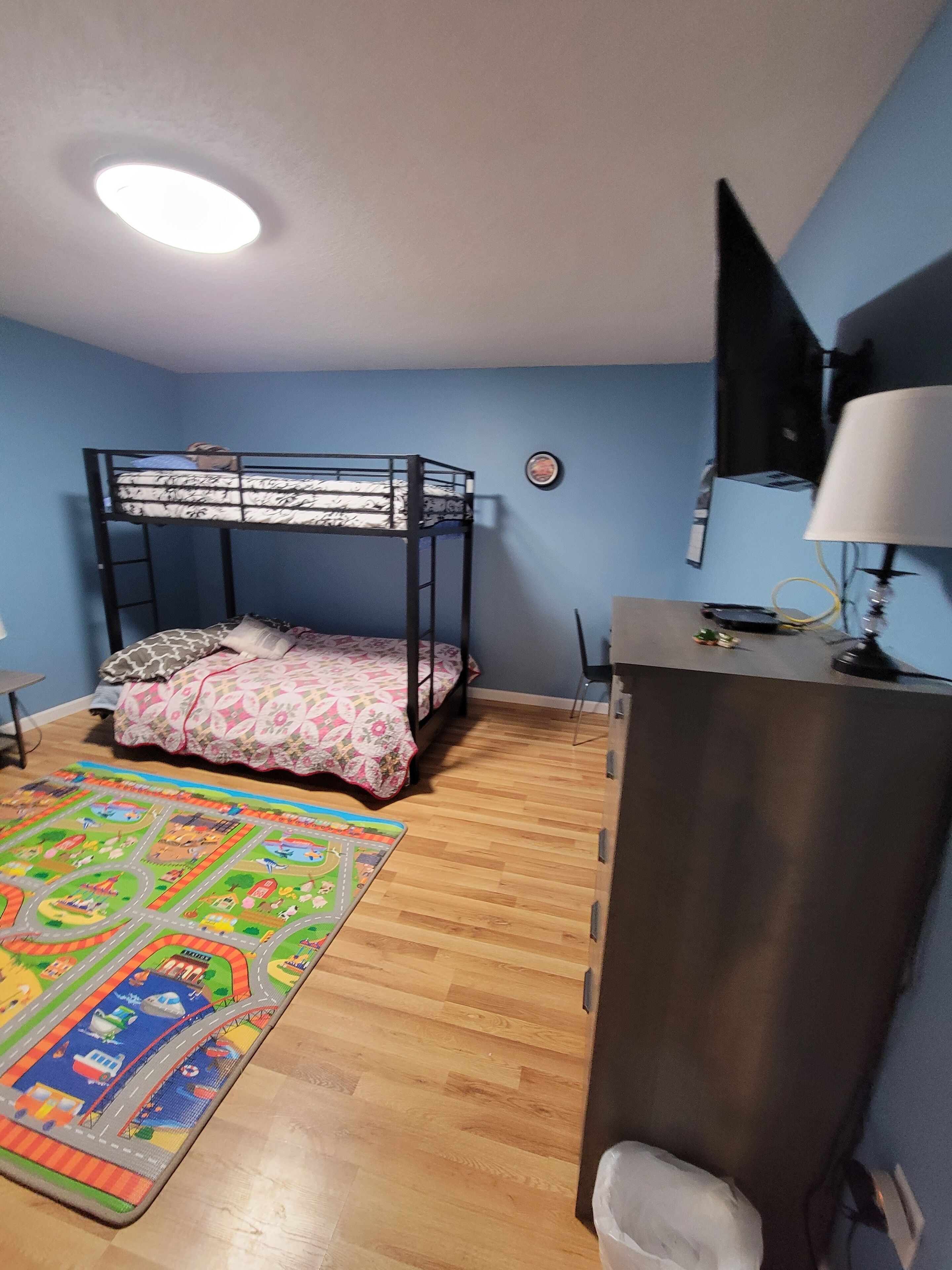 Gated Community!  Outdoor pools,lake,boats mini golf, cafe and more!