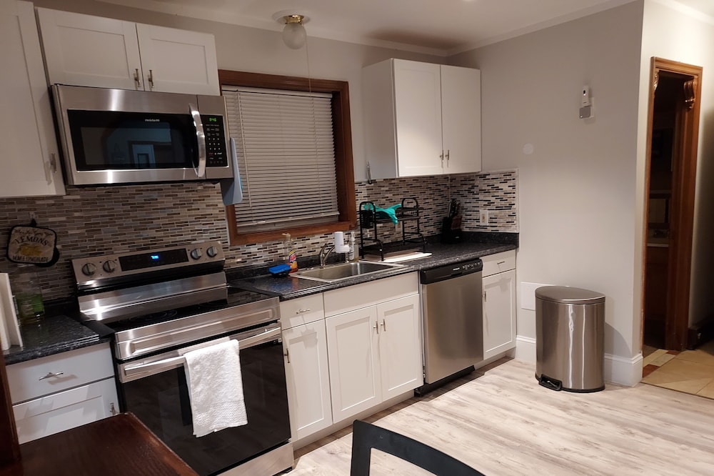 Gated Community! Outdoor pools,lake,boats mini golf, cafe and more!
