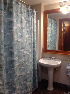 Bathroom - Rimfire Lodge 307 - Deluxe Full Studio with Full Kitchen, Sleeps 4 (Snowshoe)