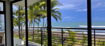 BEACHFRONT 3 roms hjem i inngjerdet samfunn.  