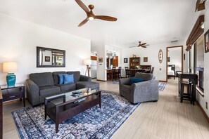 Een televisie en boeken