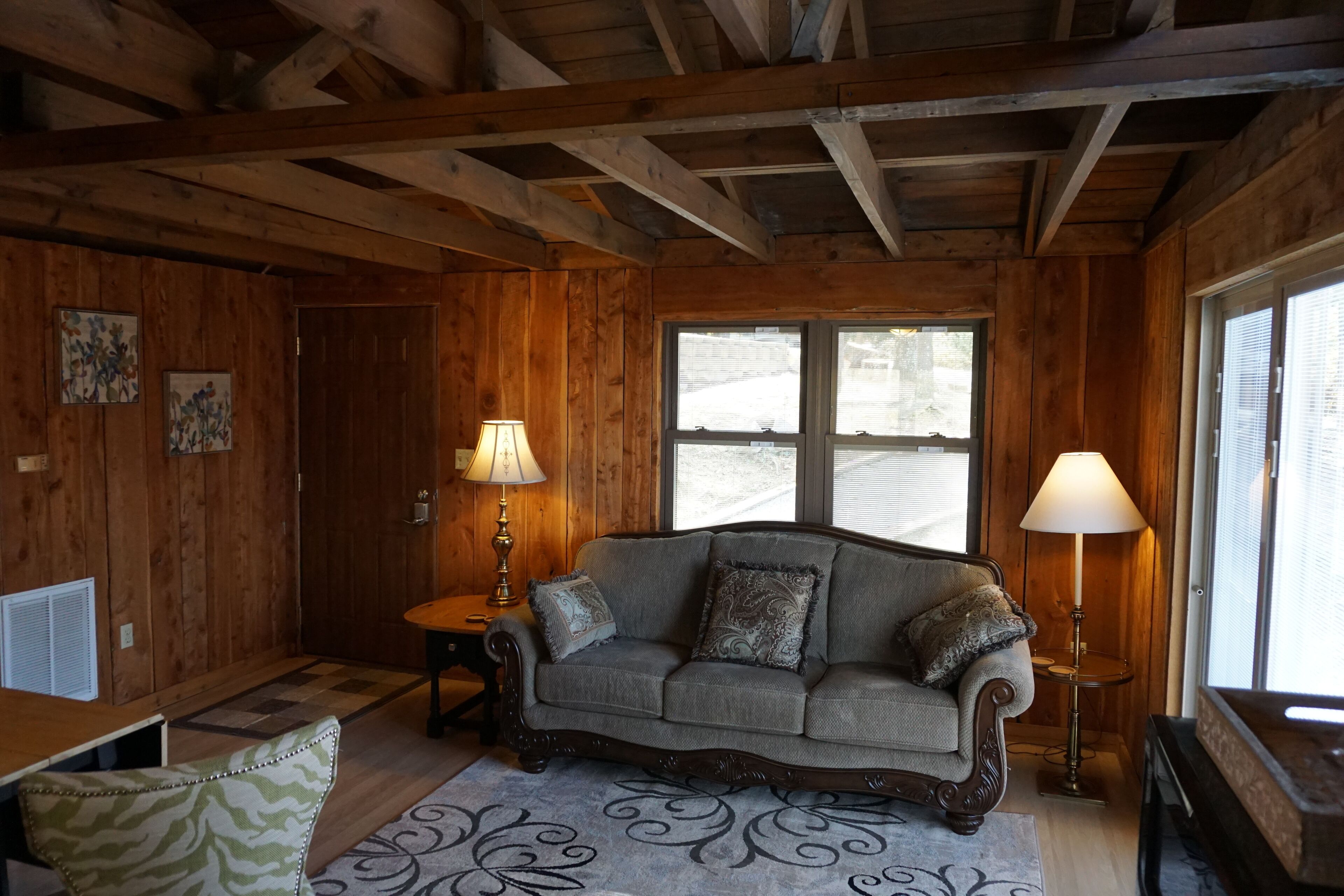 Rustic Cabin - Year Round Lake View