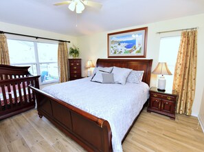 4 makuuhuonetta, silitysrauta/-lauta, vauvan matkasänky, ilmainen Wi-Fi