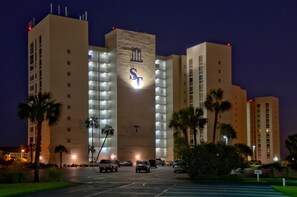 Exterior - BEACH FRONT, STEPS TO WATER, GORGEOUS VIEWS, WALK TO SHOPPING and RESTAURANTS (Destin)