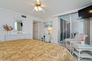 2 bedrooms, iron/ironing board, free WiFi, bed sheets - BEACH FRONT, STEPS TO WATER, GORGEOUS VIEWS, WALK TO SHOPPING and RESTAURANTS (Destin)