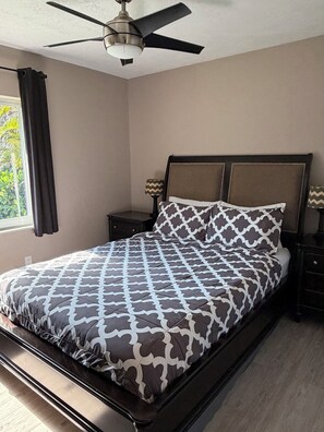3 bedrooms, desk, iron/ironing board, travel crib