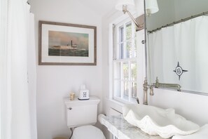 Combined shower/tub, hair dryer, towels, soap