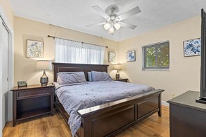 3 bedrooms, desk, iron/ironing board, free WiFi