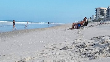 Beach nearby, sun loungers, beach towels
