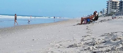 Beach nearby, sun-loungers, beach towels
