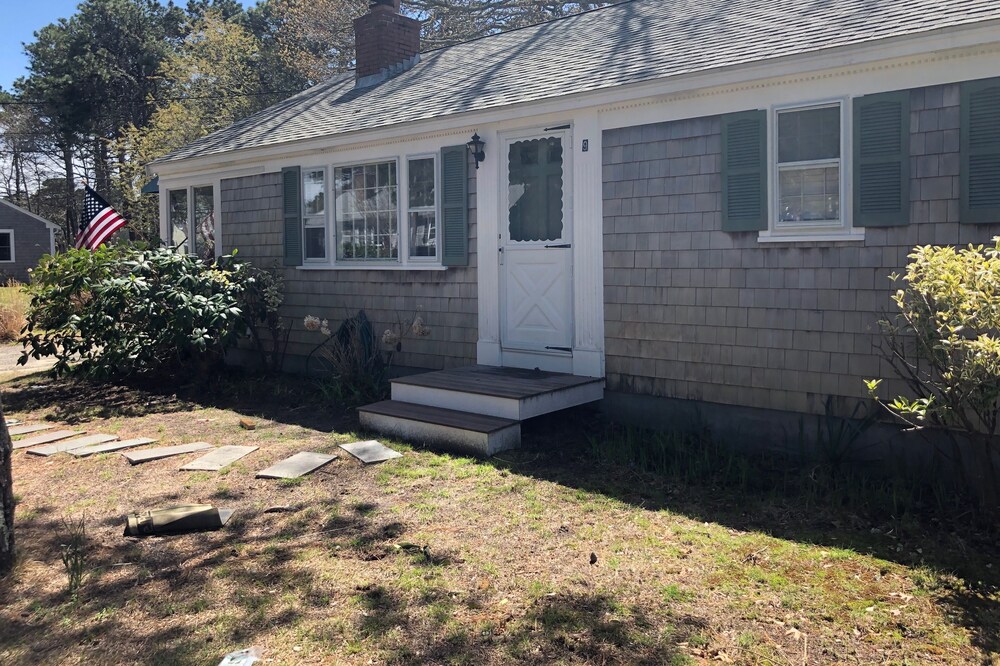 Pet friendly, Cozy Cape Cottage