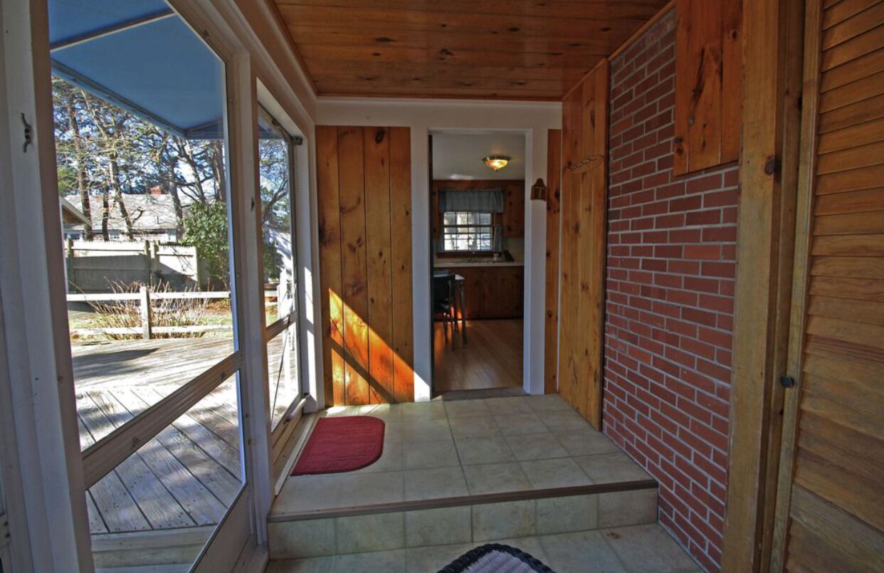 Pet friendly, Cozy Cape Cottage