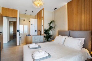 2 bedrooms, in-room safe, iron/ironing board, free WiFi - Seafront Junior Villa with private heated Jacuzzi (Chania)