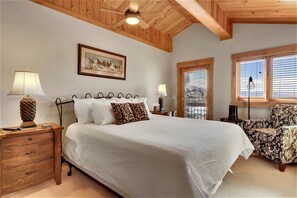 7 slaapkamers, een strijkplank/strijkijzer, reisbedje, wifi