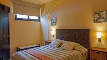 1 bedroom, WiFi (free), bed sheets