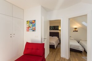 3 quartos, cofres nos quartos, ferros/tábuas de passar roupa